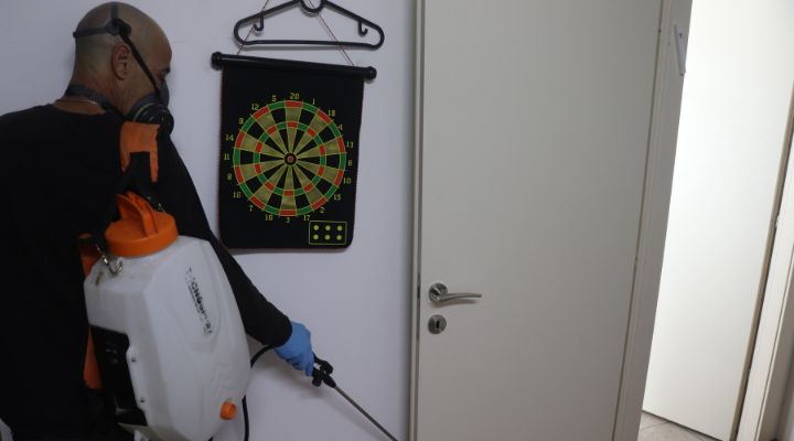הדברה נגד ג'וקים ברחוב שדרות הרצל באשדוד